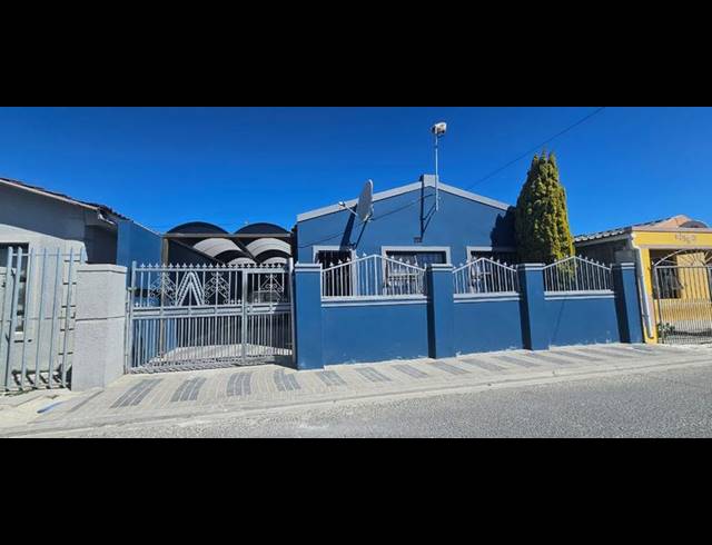 3 BEDROOM HOUSE FOR SALE IN KHAYA